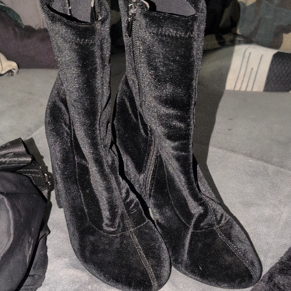 Chic Black Heeled Boots for Women